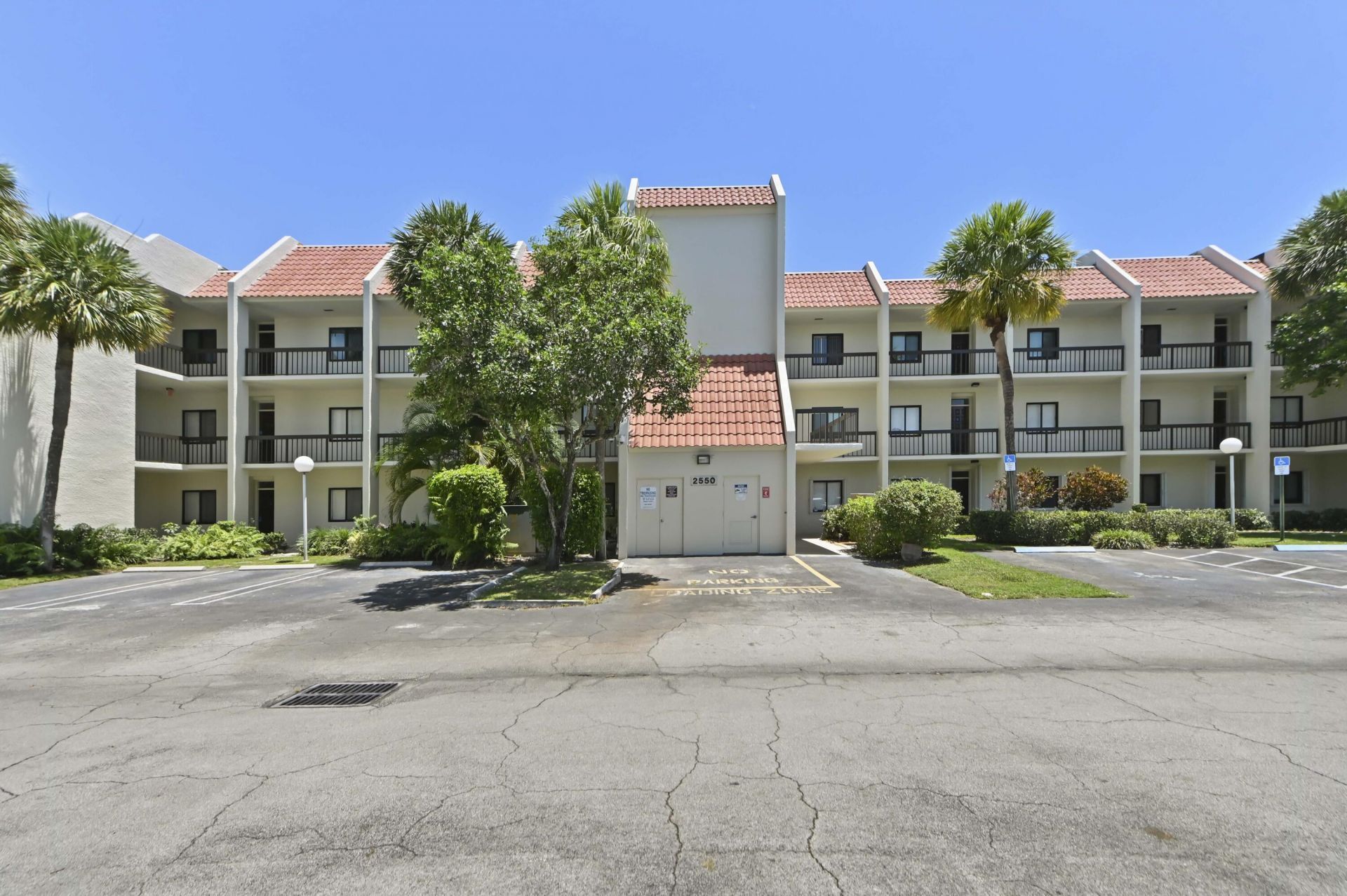 2550 Presidential Way, Unit 301, West Palm Beach, FL 33401 Photo