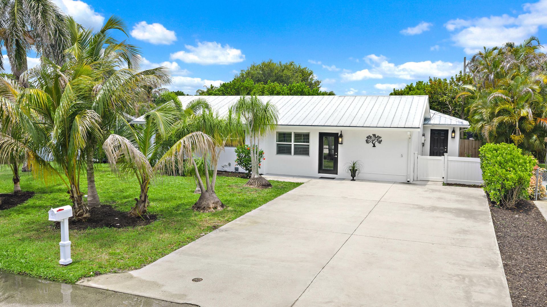 19144 SE Arnold Drive, Tequesta, FL 33469 Photo