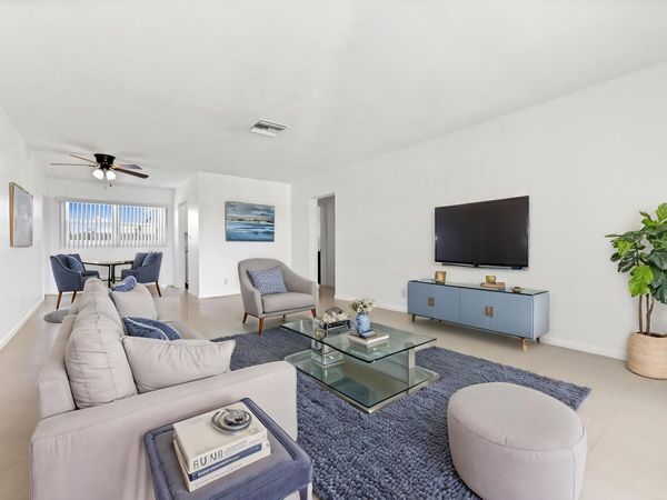2755 NE 28th Avenue, Unit F-1, Lighthouse Point, FL 33064