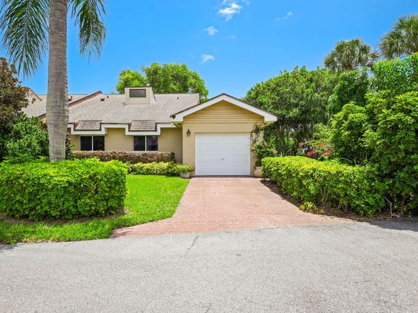 6858 FOUNTAINS Circle, Lake Worth, FL 33467