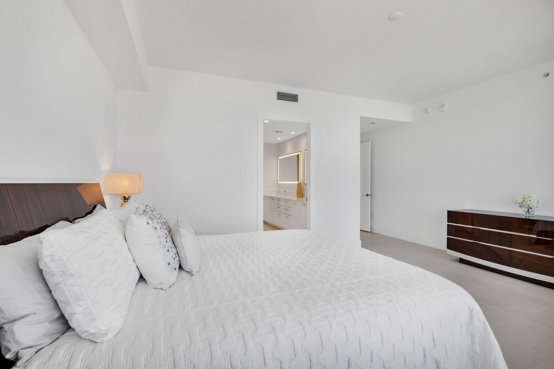 151 N Seabreeze Boulevard N, Unit 504, Fort Lauderdale, FL 33304 Photo
