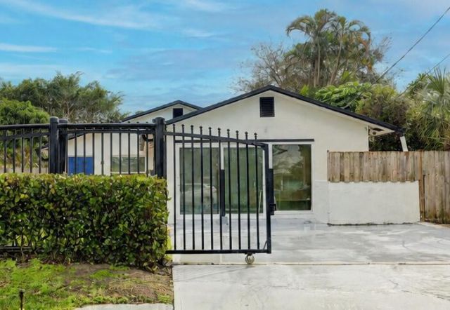 3394 SE Jefferson Street, Stuart, FL 34997 Photo