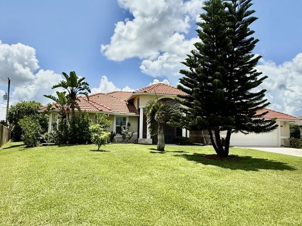 2810 SE Tate Avenue, Port St. Lucie, FL 34984