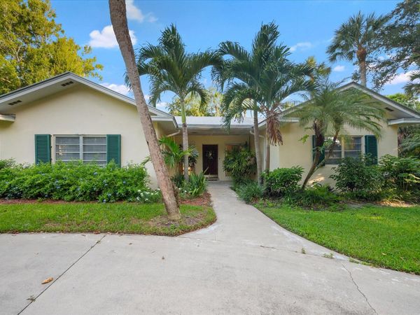 24/22 Via Lucindia Drive, Sewalls Point, FL 34996