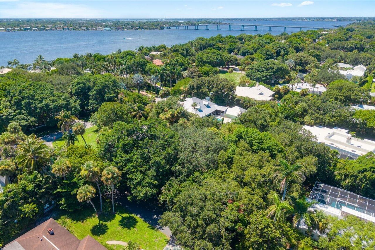 24/22 Via Lucindia Drive, Sewalls Point, FL 34996 Photo
