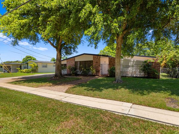 880 E ACRE Drive, Plantation, FL 33317