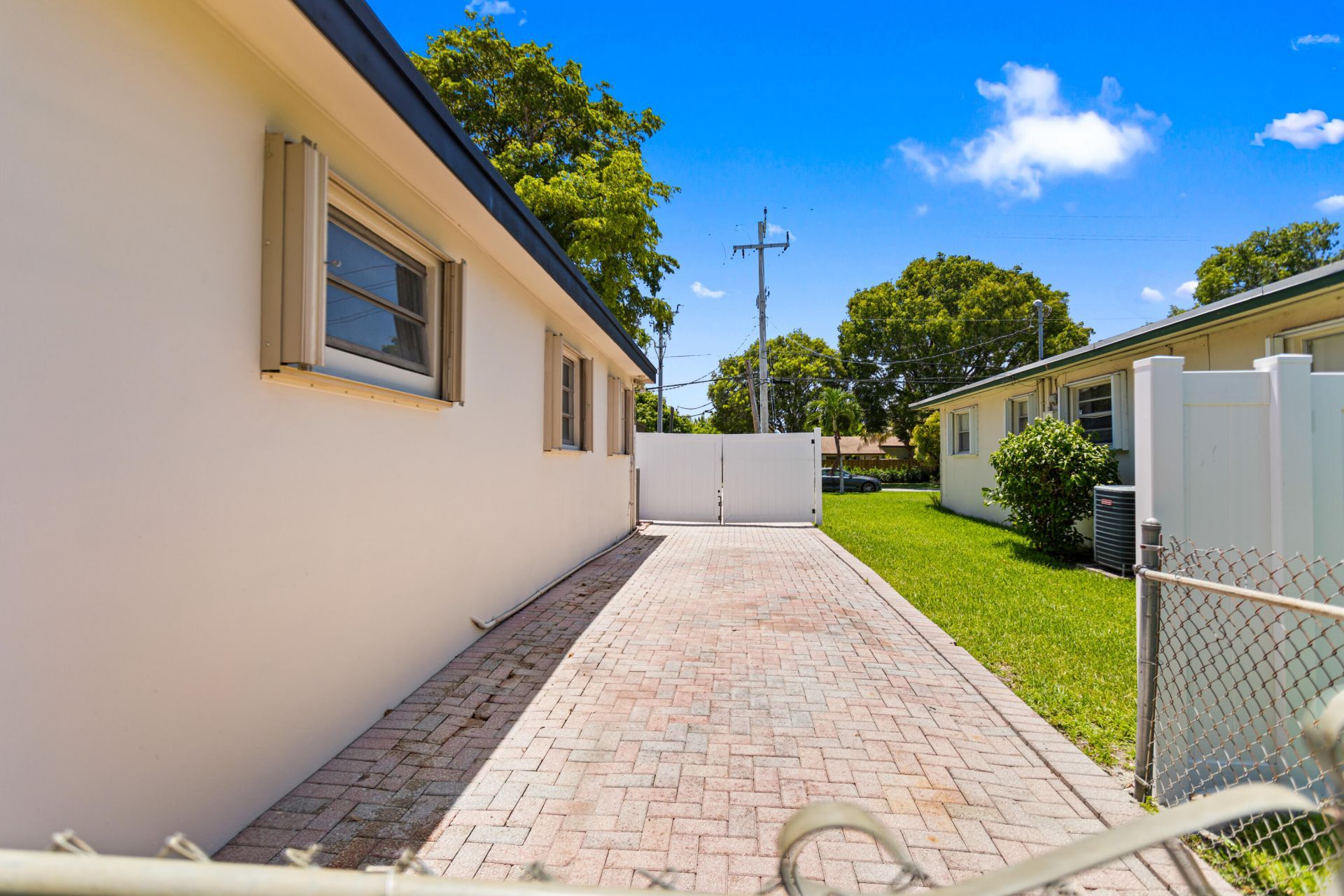 880 E Acre Drive, Plantation, FL 33317 Photo