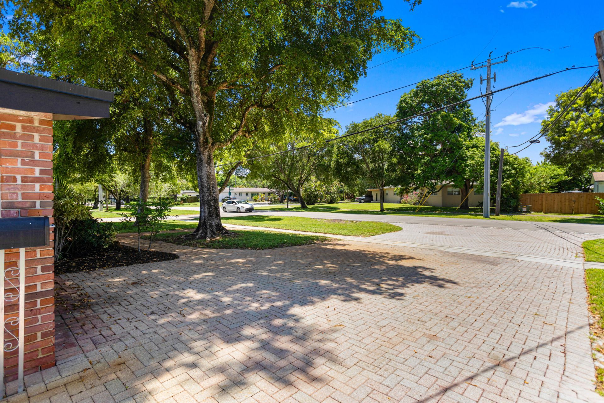 880 E Acre Drive, Plantation, FL 33317 Photo