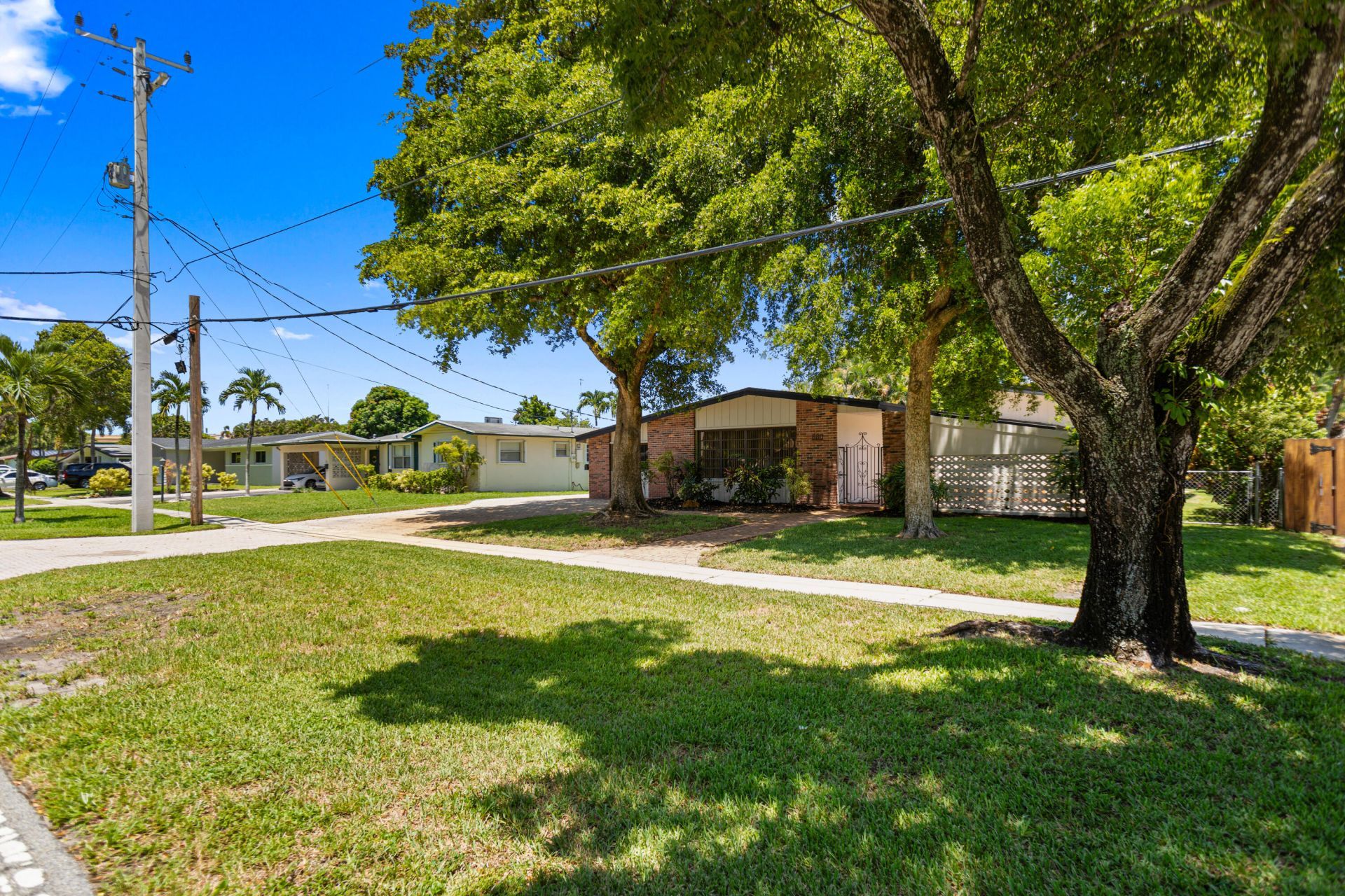 880 E Acre Drive, Plantation, FL 33317 Photo