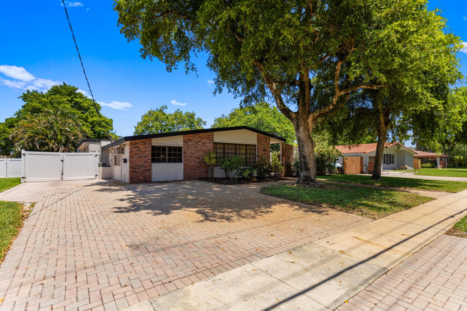 880 E Acre Drive, Plantation, FL 33317 Photo