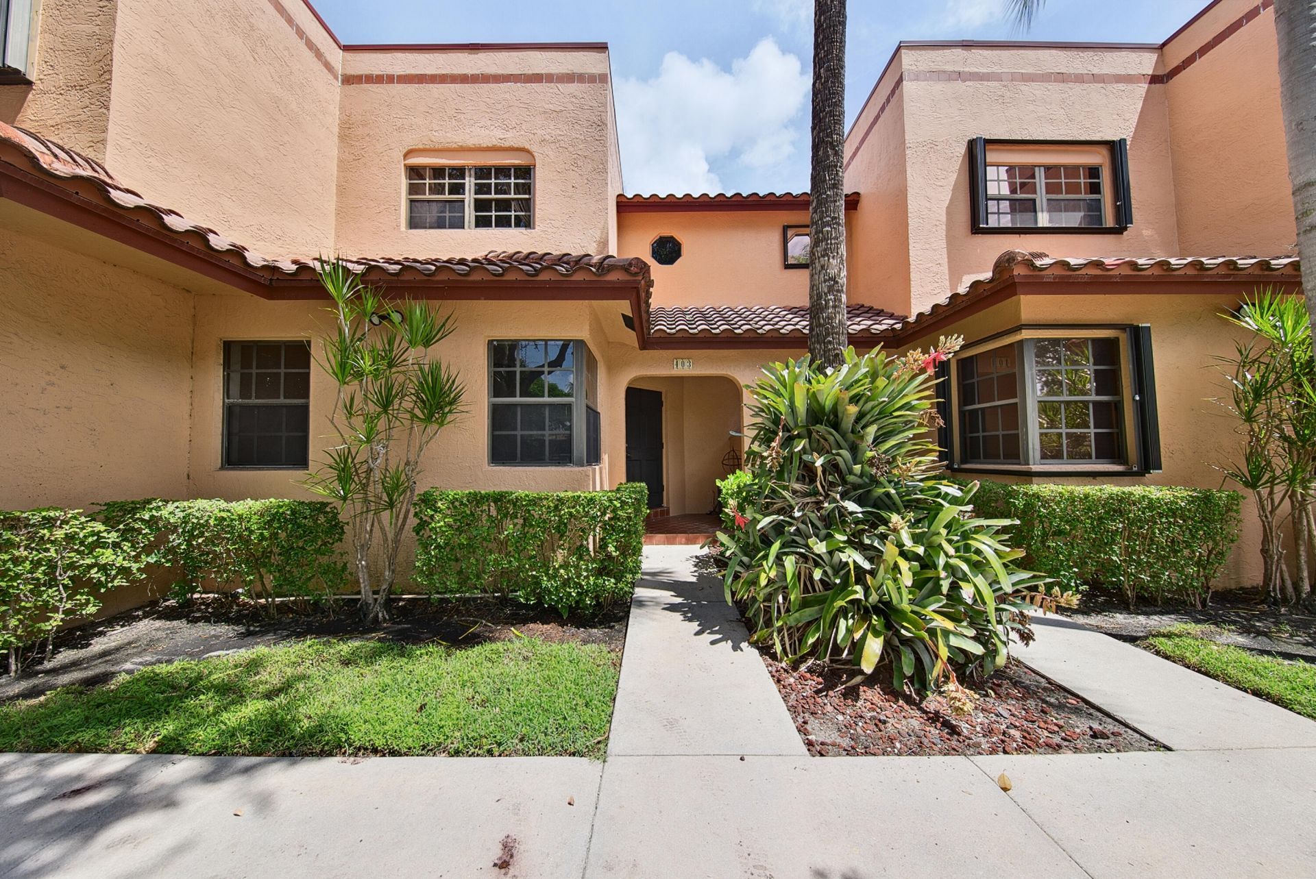 281 NE 16th Place, Unit 403, Fort Lauderdale, FL 33305 Main Photo