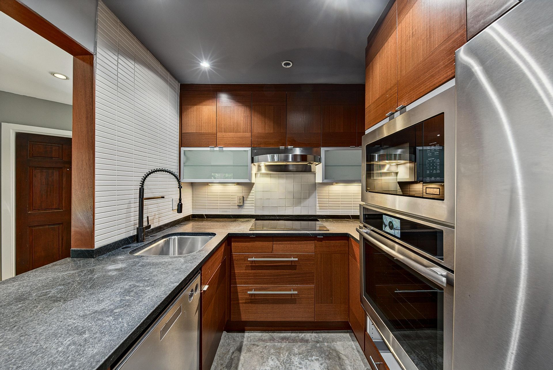 281 NE 16th Place, Unit 403, Fort Lauderdale, FL 33305 Photo
