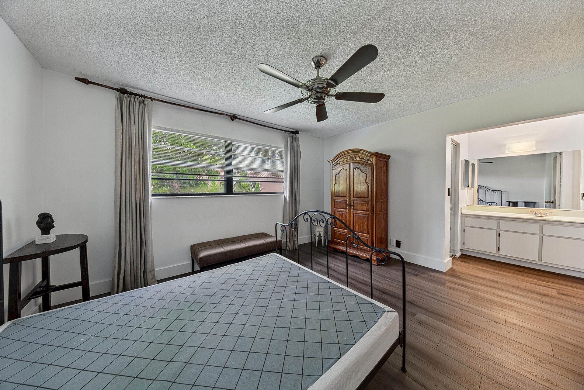 281 NE 16th Place, Unit 403, Fort Lauderdale, FL 33305 Photo