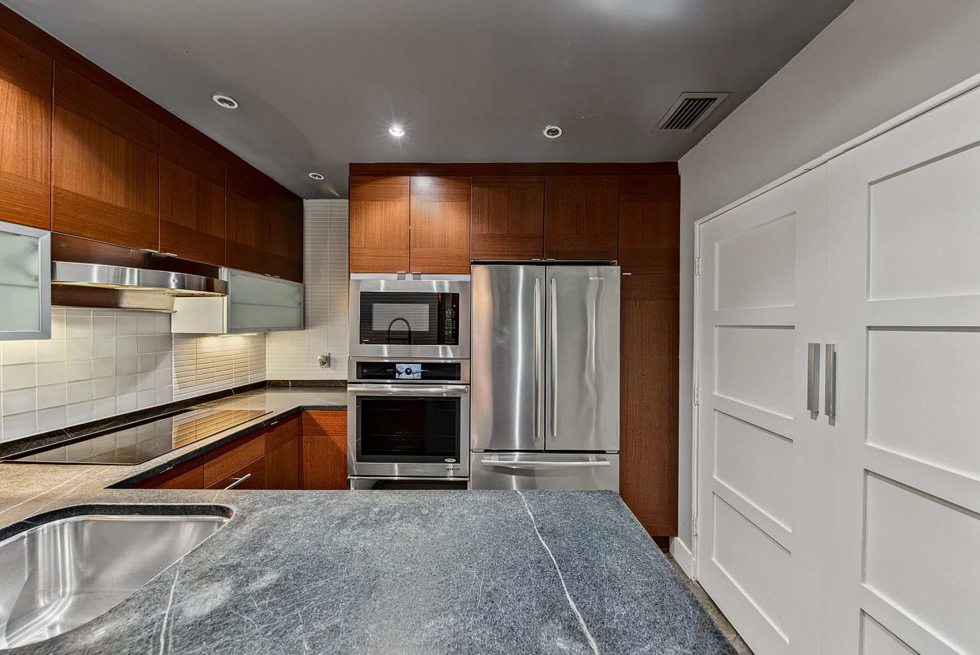 281 NE 16th Place, Unit 403, Fort Lauderdale, FL 33305 Photo
