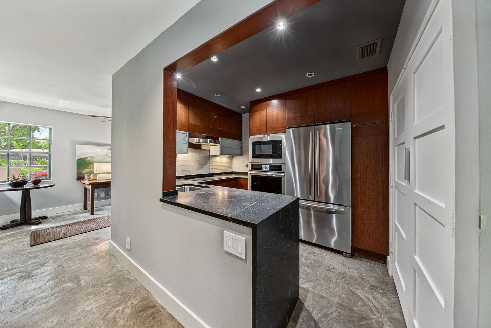 281 NE 16th Place, Unit 403, Fort Lauderdale, FL 33305 Photo