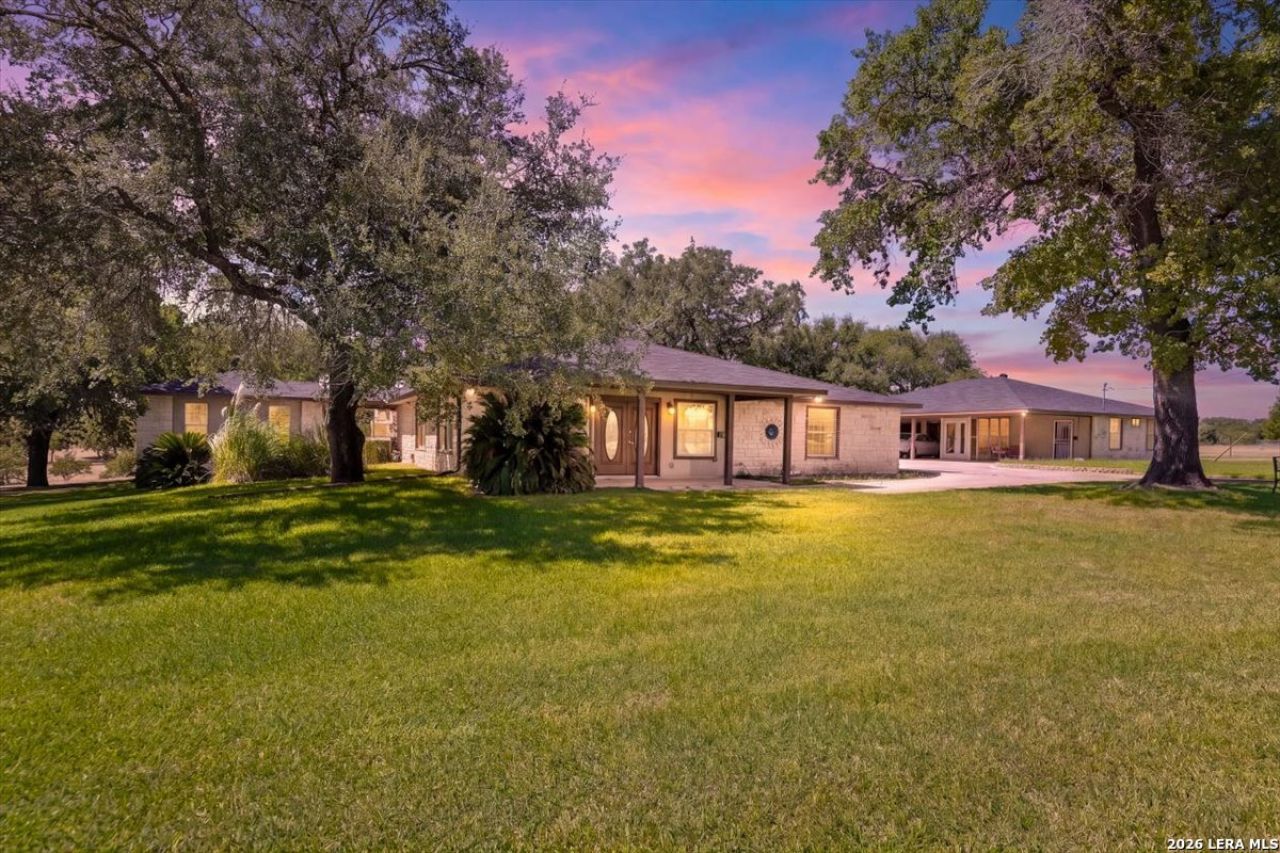 103 Misty Bnd, Floresville, TX 78114 Main Photo