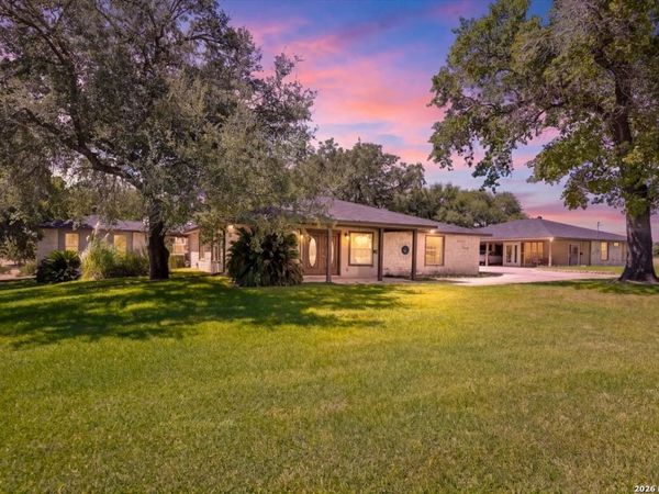 103 MISTY BND, Floresville, TX 78114