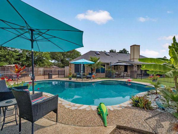 104 Sunnyland, Castroville, TX 78009