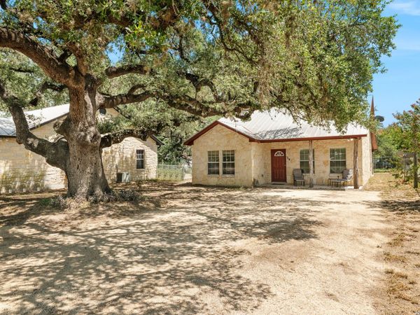 714 Houston, Pleasanton, TX 78064