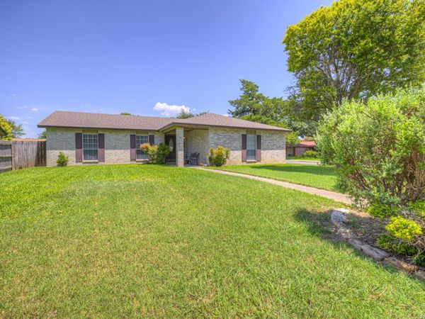 825 PECAN DR, Schertz, TX 78154