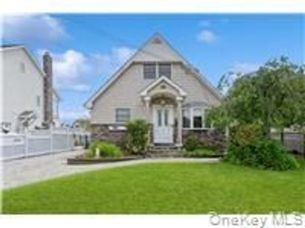 29 Seabreeze Road, Massapequa, NY 11758