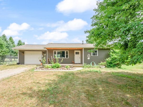 23886 Newcosta Avenue, Paris, MI 49338