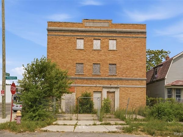 6494 Iroquois Street , Detroit, MI 48213