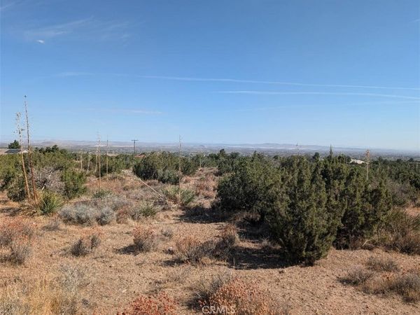 12 Tamarack, Pinon Hills, CA 92372