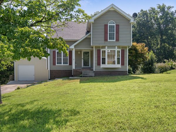 827 Burton Trl , Adams, TN 37010