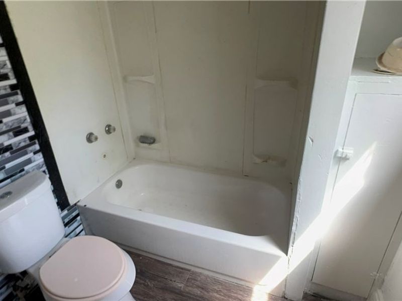 1065 E 77th Street, Cleveland, OH 44103 Photo 4