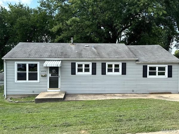 2570 Mullanphy Lane , Florissant, MO 63031