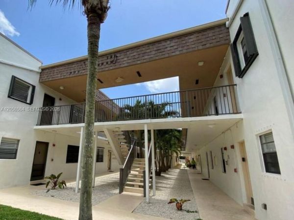 8261 SW 128 St , Unit 211, Pinecrest, FL 33156
