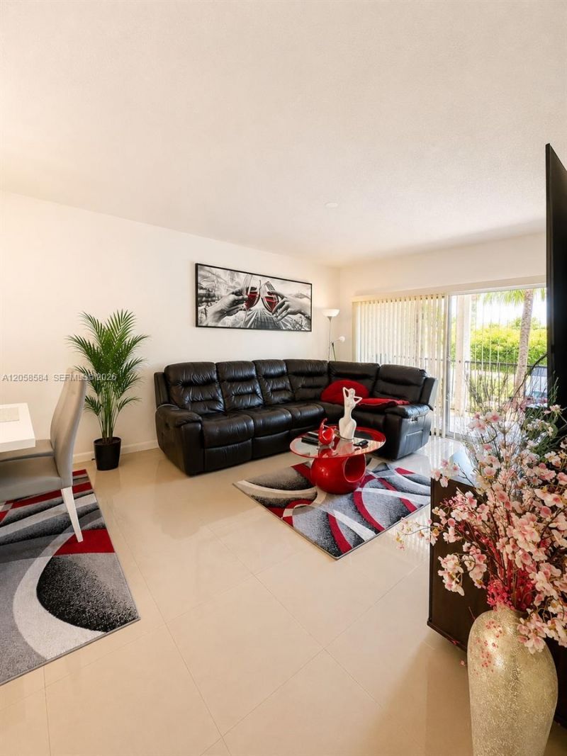 8261 SW 128 St , Unit 211, Pinecrest, FL 33156 Photo