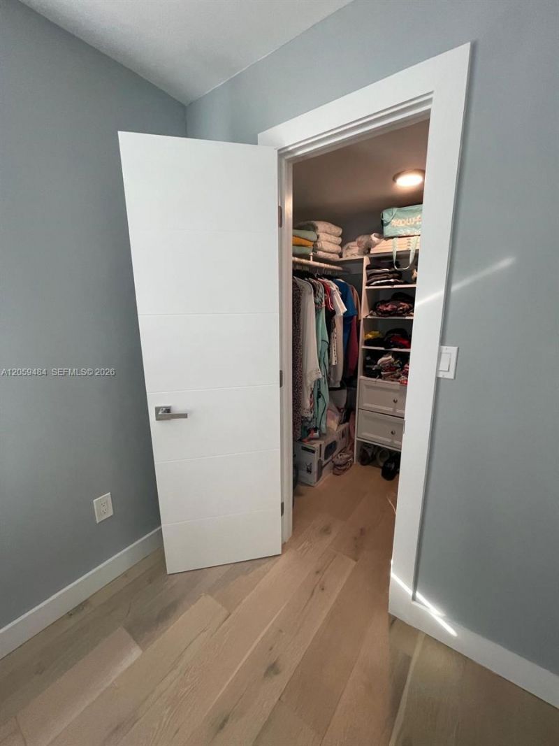1235 Pennsylvania Ave, Unit 4E, Miami Beach, FL 33139 Photo