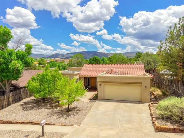2205 Brillante Street , Santa Fe, NM 87505
