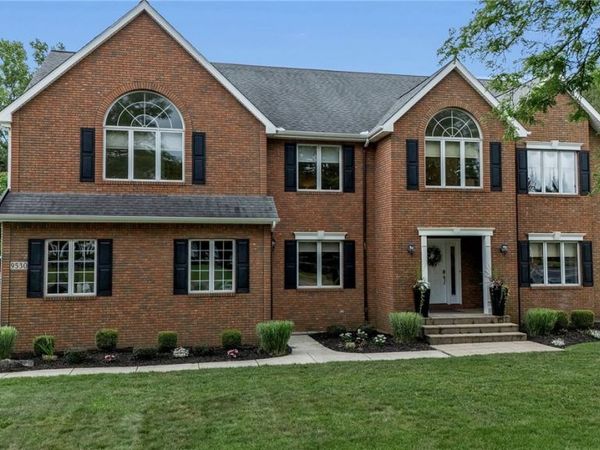 9530 Cobblestone Dr , Clarence, NY 14031