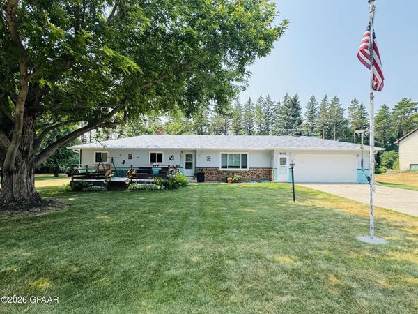 207 DWIGHT Avenue, Finley, ND 58230