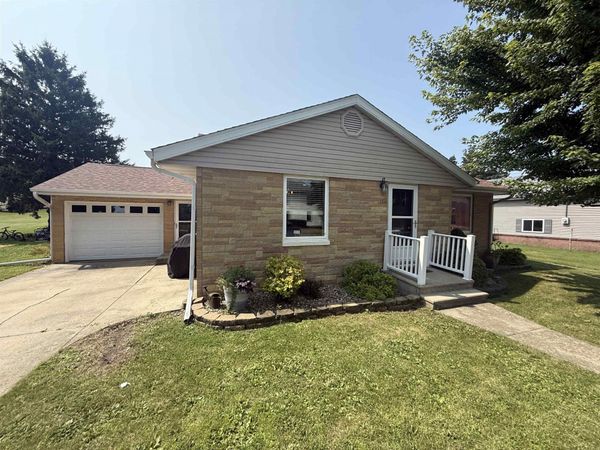 134 W south Avenue, Calmar, IA 52132
