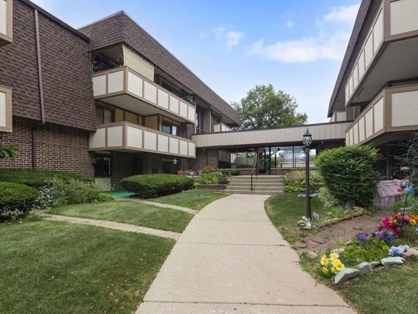 437 Cavalier Court , Unit 310, Dundee, IL 60118