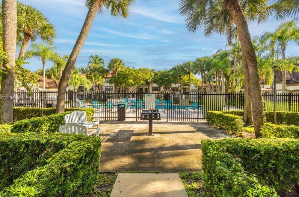540 S Park Road, Unit 111-9, Hollywood, FL 33021 Photo