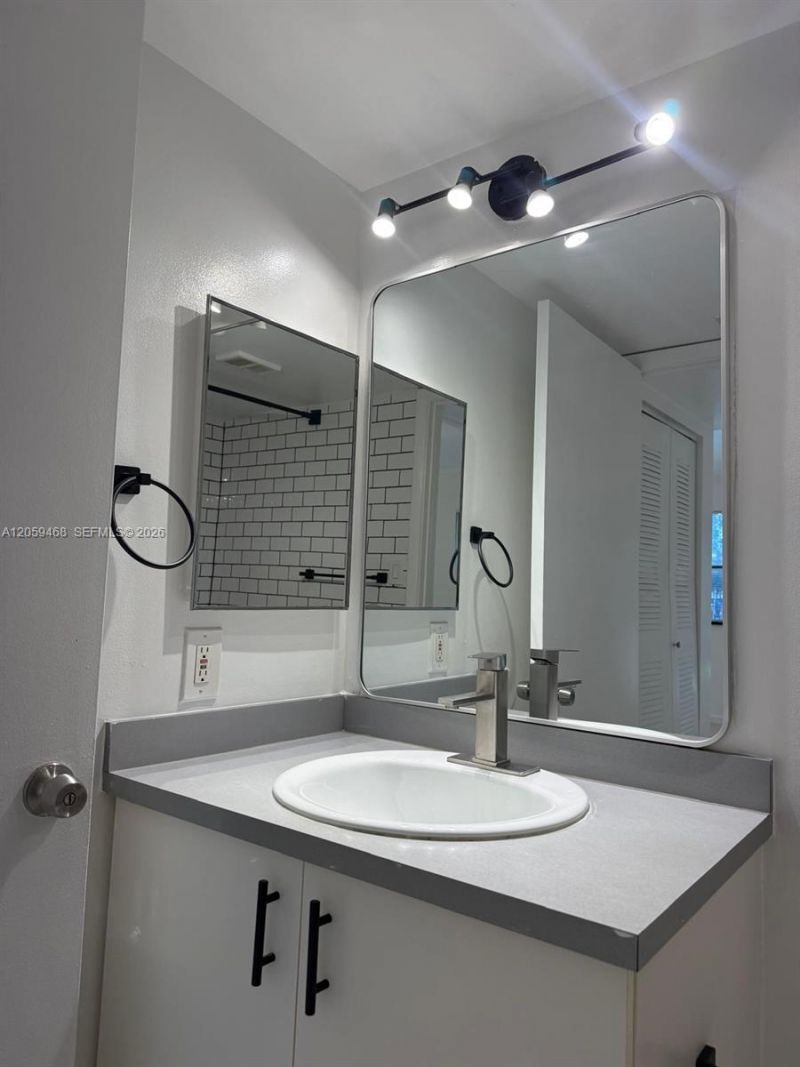 540 S Park Road, Unit 111-9, Hollywood, FL 33021 Photo