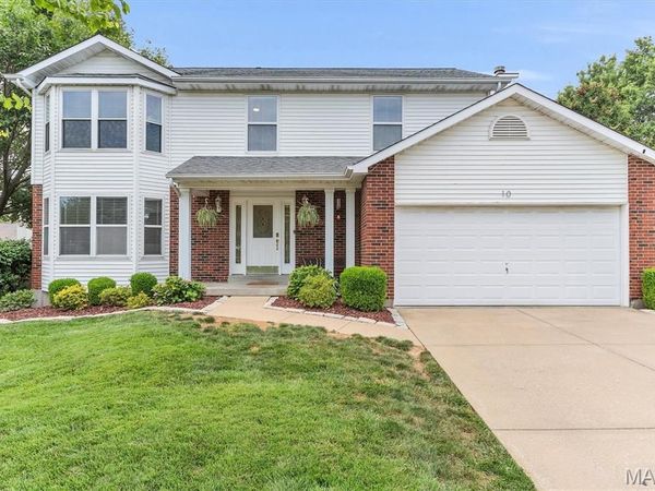 10 Silverdale Court, St Charles, MO 63303