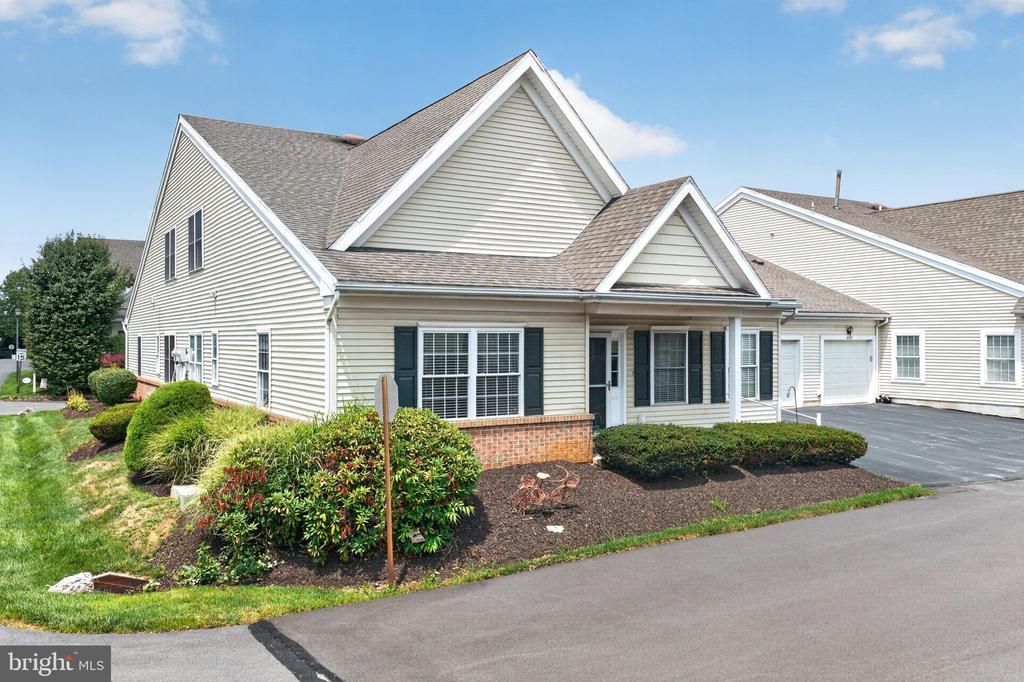 4690 BLUE GRASS LANE , MACUNGIE, PA 18062