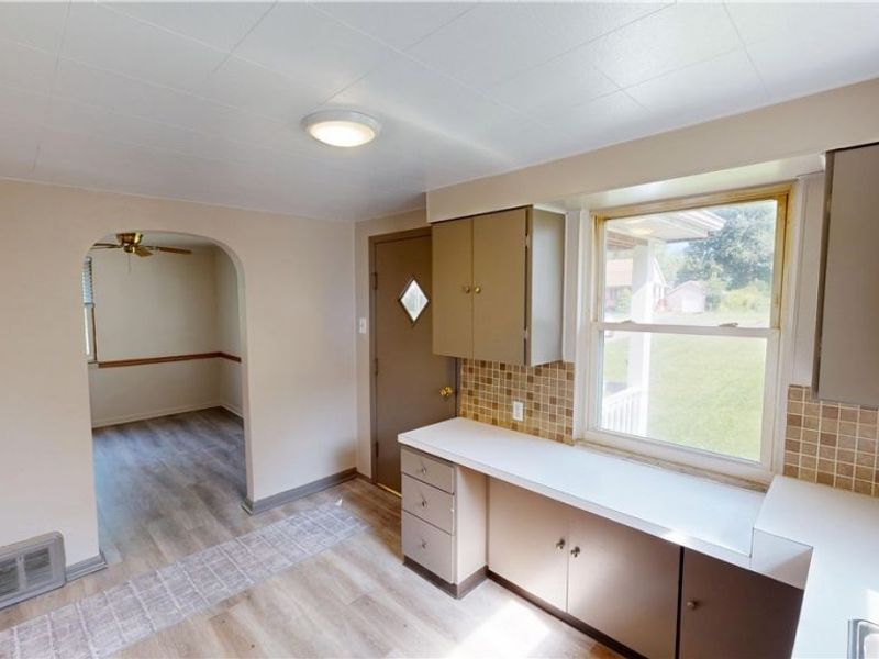 34 W Lewis Street, Struthers, OH 44471 Photo 6