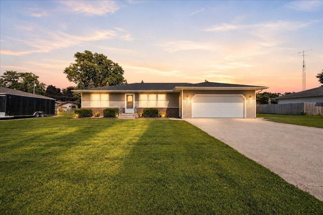 529 Birch Street Sw, Demotte, IN 46310 Main Photo
