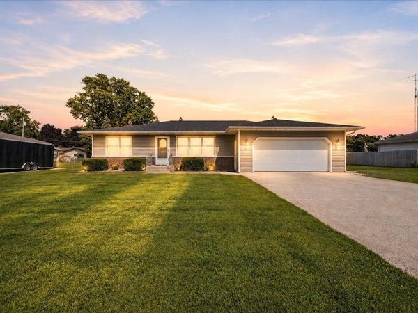529 Birch Street SW, DeMotte, IN 46310
