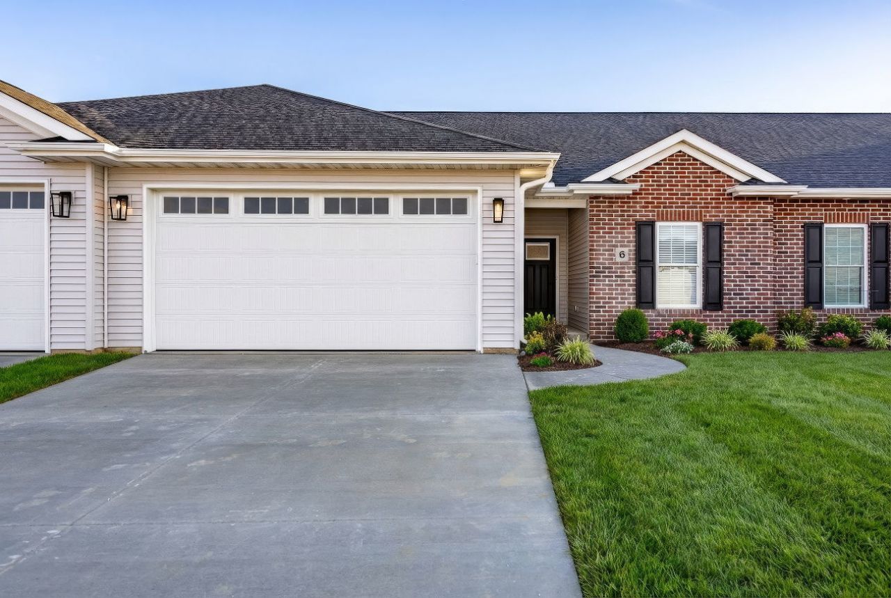 28 Frank Court, Le Claire, IA 52753 Main Photo