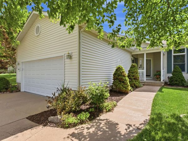 5200 Villa Drive, Unit 36, Davenport, IA 52806
