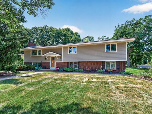2200 Chalet Drive NE, Columbia Heights, MN 55421