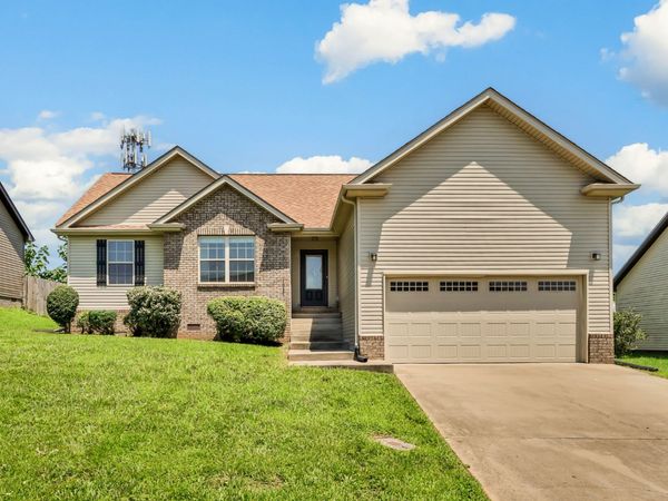 1037 Charles Thomas Dr , Clarksville, TN 37042